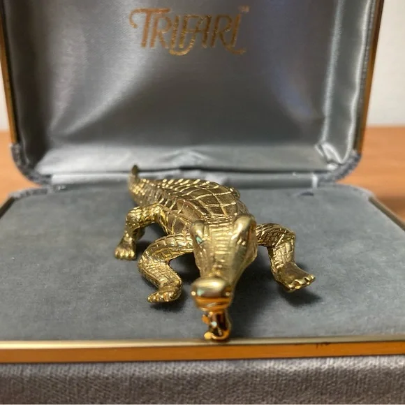 Gator 🐊 VINTAGE Figurine Brooch Pin Trifari University of Florida alliga… - Picture 2 of 8